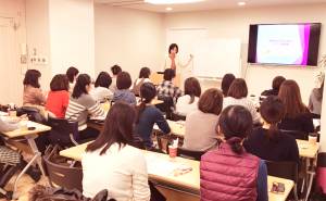 スクリーンを使った講習会の様子